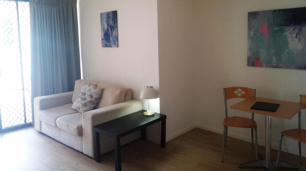 Milton Aparthotel 4*