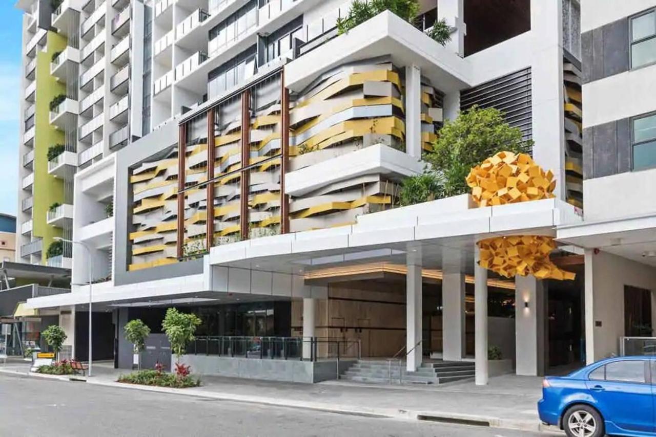 South Bank Beautiful River View Tower Apartment
