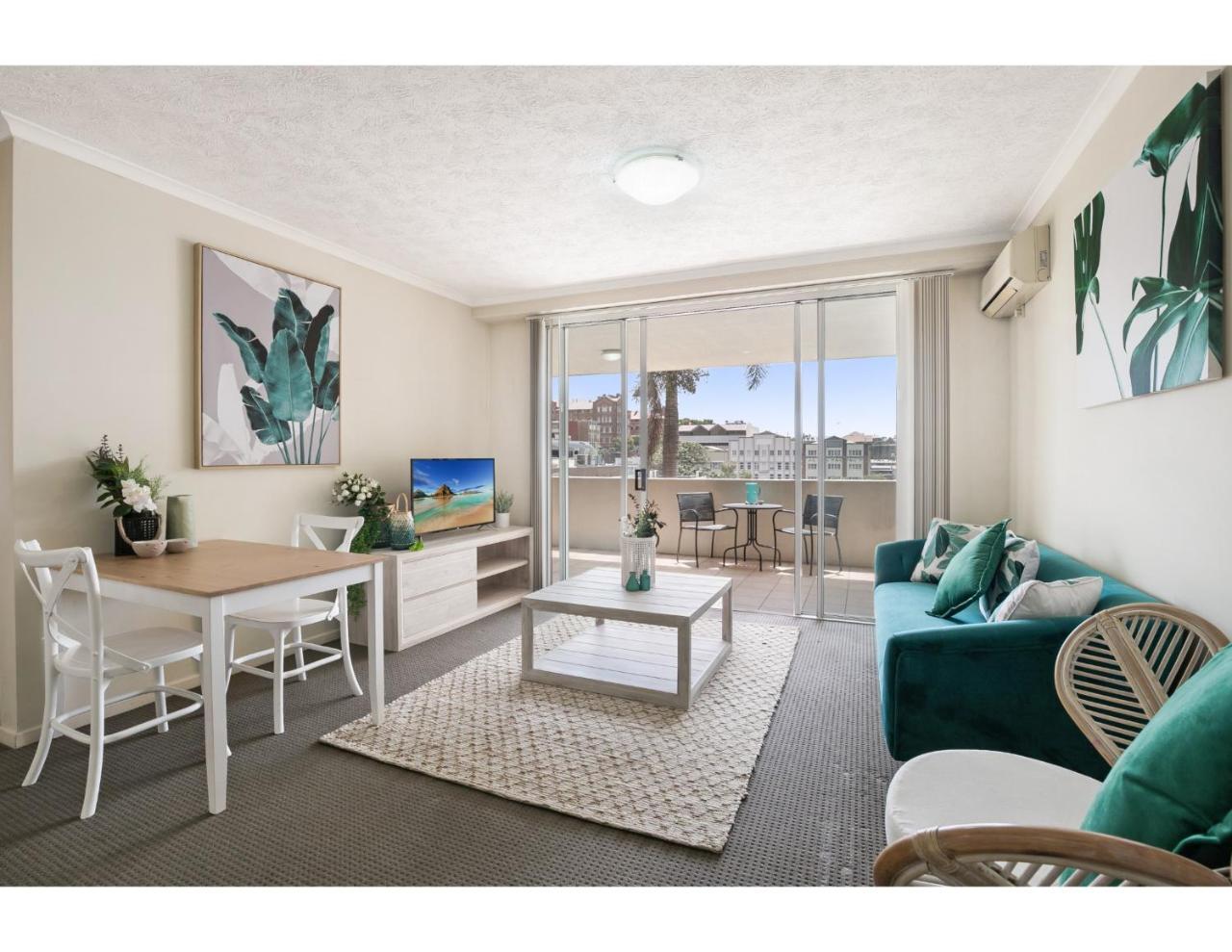 Sunny Poolside Retreat In The Heart Of The Valley Brisbane