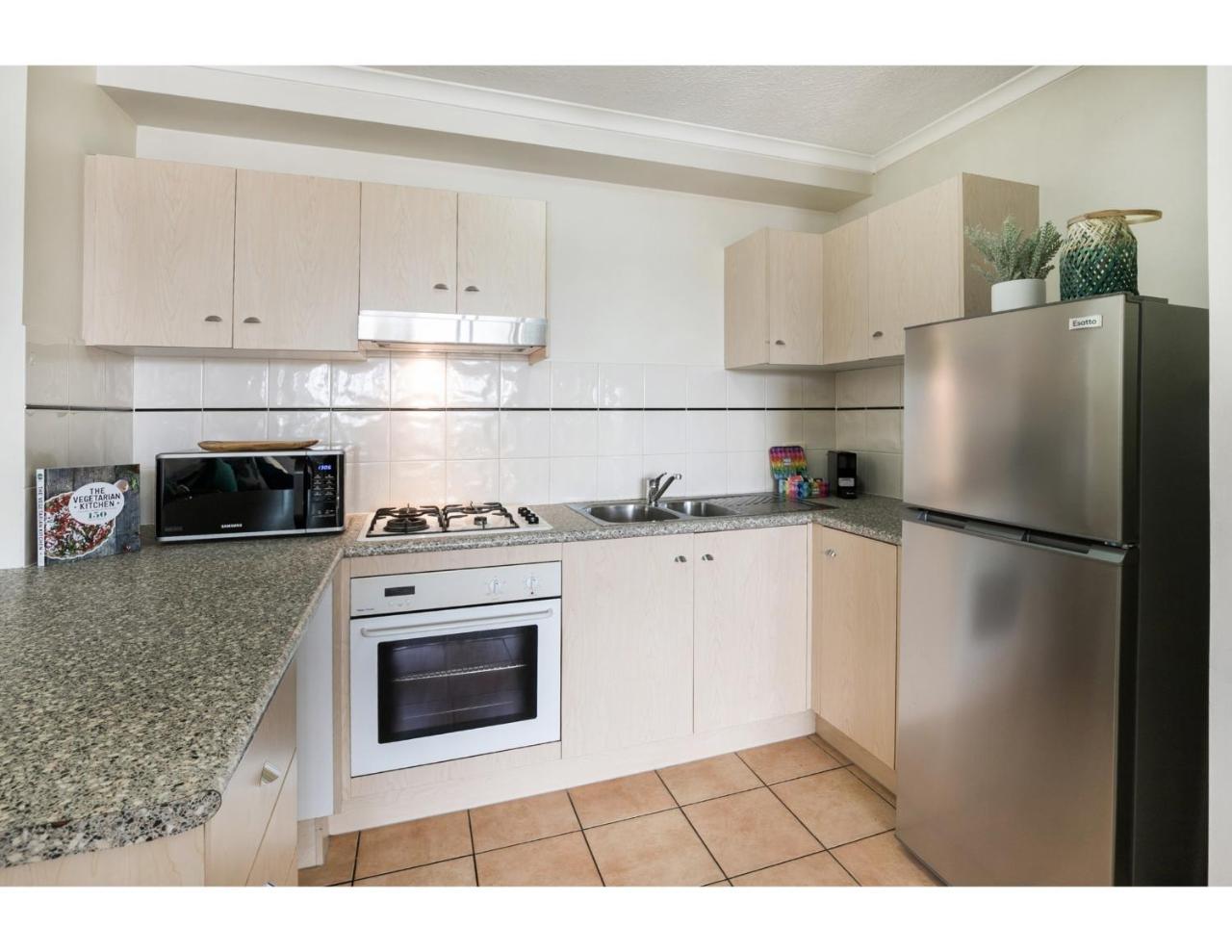 Apartment Sunny Poolside Retreat In The Heart Of The Valley