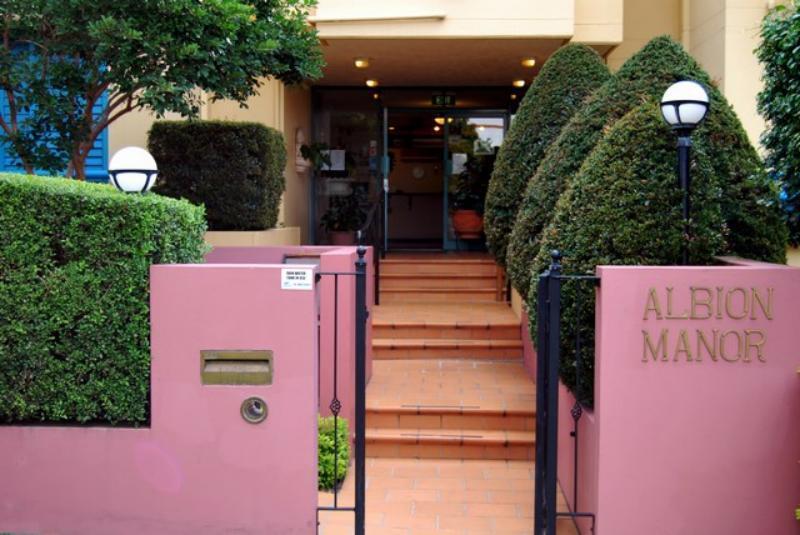 Albion Manor